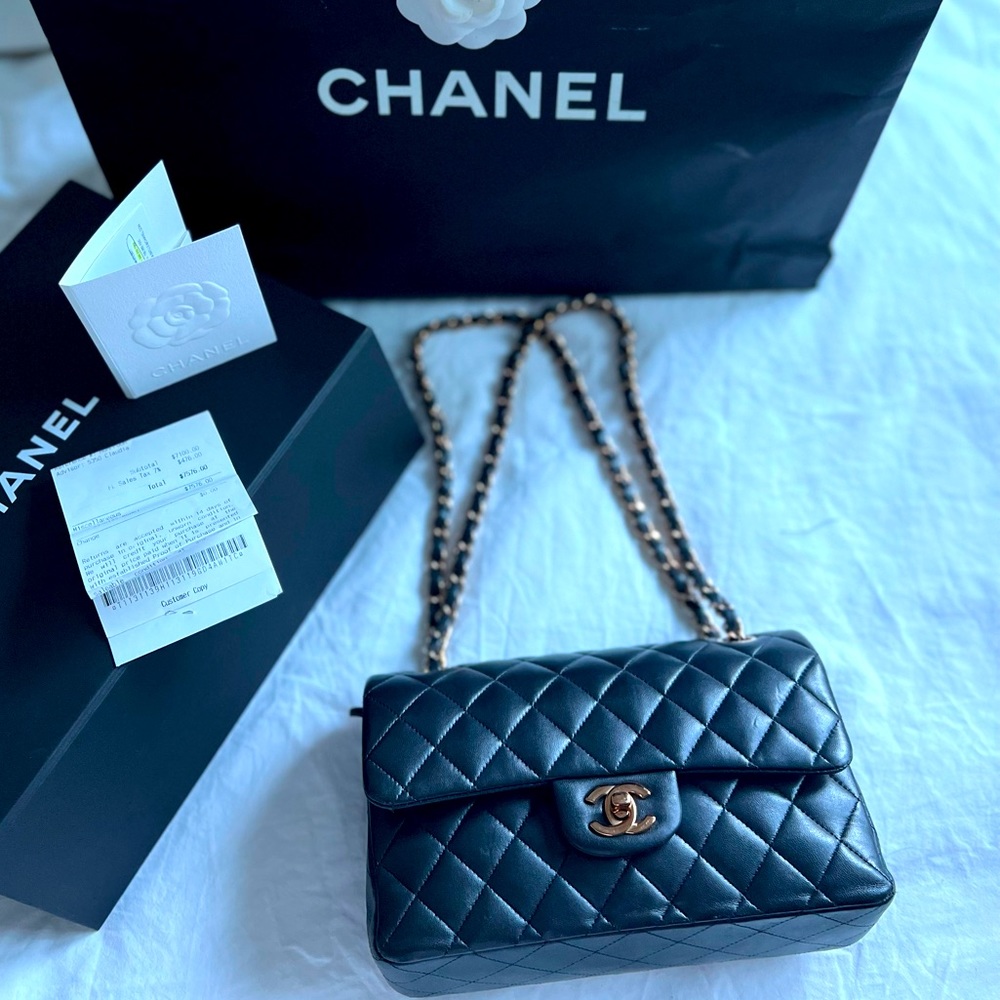 CHANEL CLASSIC HANDBAG WITH ROSE GOLD CHAIN , WITH ITS BOX ,CARD , FACTURE.